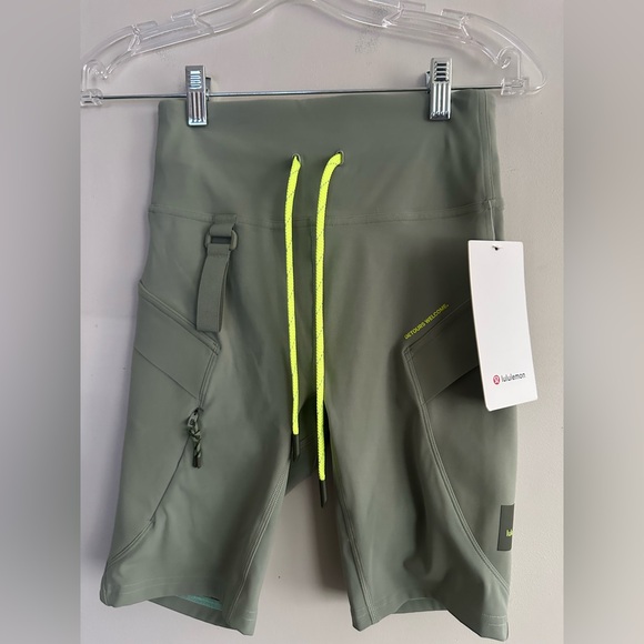 Lululemon athletica cargo SHR Hiking Shorts 8’’ - Picture 1 of 8